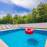 Hébergement de vacances Ripenda, A Private Istrian Haven With A Pool