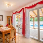 Hébergement de vacances Ripenda, A Private Istrian Haven With A Pool Strmac