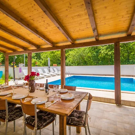 Semesterbostad Ripenda, A Private Istrian Haven With A Pool Strmac