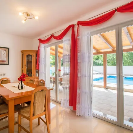 Semesterbostad Ripenda, A Private Istrian Haven With A Pool Strmac